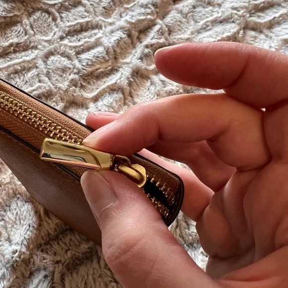 Tory Burch Emerson Zip Continental Wallet - Picture 6 of 6